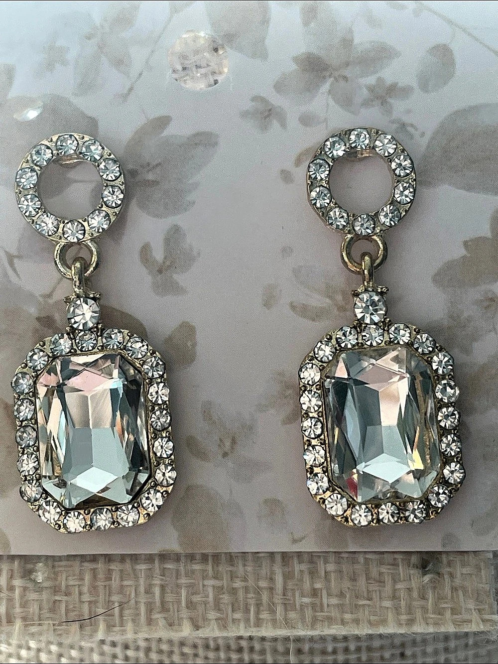 Crystal Drop Earrings in Gold & Clear 1.25” New
